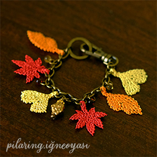 秋の彩りバックチャーム