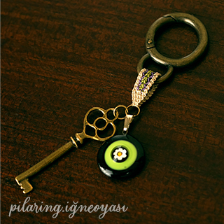 1目コードで編むベルトのキーホルダー